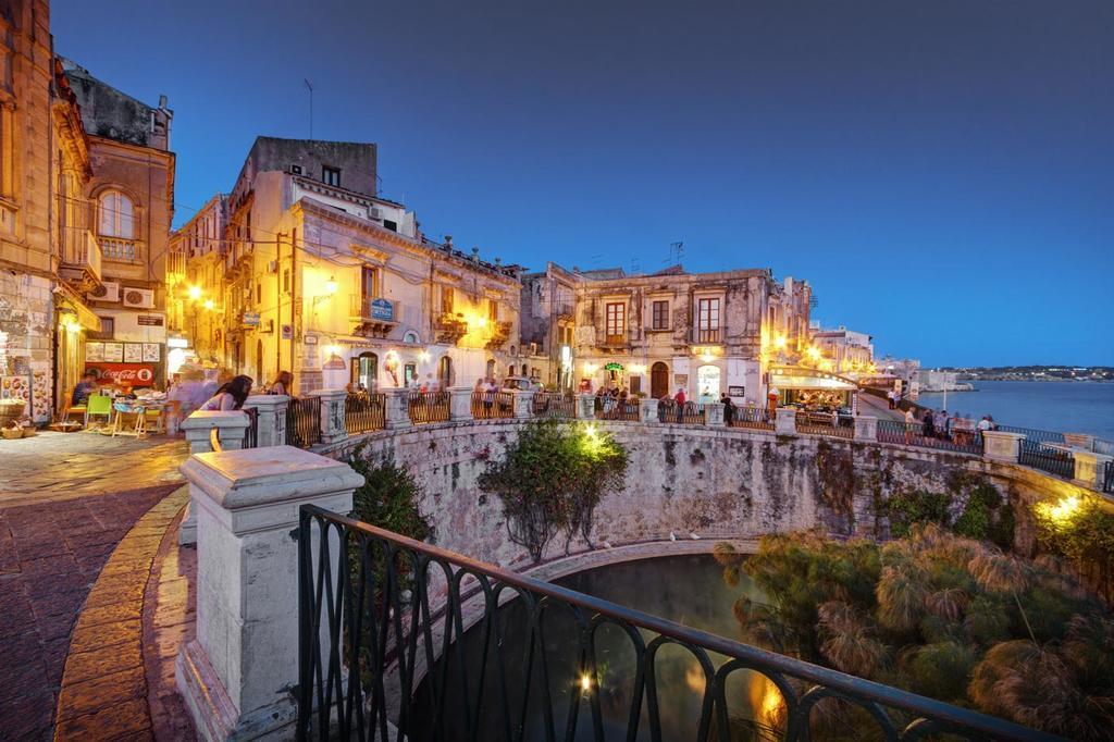 Amuni' Sicily Guest House Сиракуза Екстериор снимка