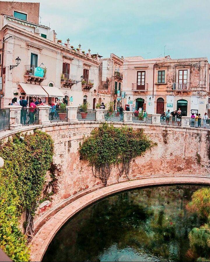 Amuni' Sicily Guest House Сиракуза Екстериор снимка